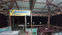 Kalau lapar, ada kedai di bagian atas pemandian yang menjadi usaha dari pemilik pemandian. (Bonauli/detikcom)