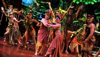 Kegiatan seni dan budaya yang menimbulkan kerumunan dilarang selama Pemberlakuan Pembatasan Kegiatan Masyarakat (PPKM) Darurat Jawa-Bali. Sebelumnya pagelaran seni di Bali sempat ditutup sementara sejak awal pandemi Covid-19 mewabah di Indonesia. ANTARA FOTO/FIKRI YUSUF