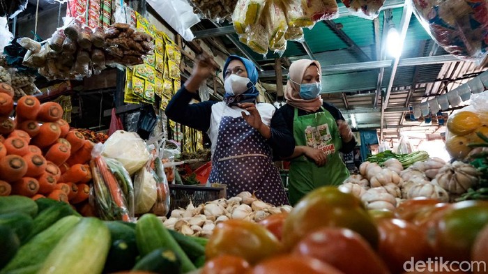 Pemerintah Jamin Stok Pangan Aman Selama PPKM Darurat Pemerintah menjamin stok pangan aman selama PPKM darurat yang akan mulai diterapkan Sabtu (3/7). Masyarakat diminta tidak perlu panic buying.