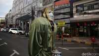 Sejumlah aturan yang diterapkan selama berlangsungnya PPKM Darurat turut berdampak pada aktivitas perekonomian di kawasan Blok M Melawai, Jakarta.