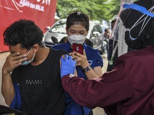 Dear Pak Jokowi, Jumlah Vaksinasi Harian Terus Turun Sepekan Terakhir Ini