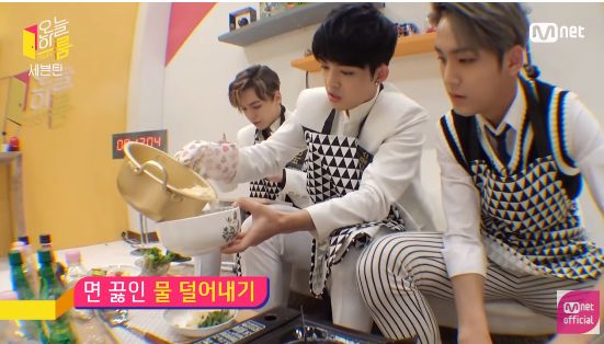 Chenle NCT dan Mark GOT7 Punya Resep Ramen Instan yang Gampang Dibuat