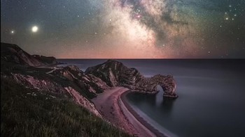 Dan juga masih karya Anna Kaunis ini adalah foto Bima Sakti. Foto: Royal Observatory Greenwich Astronomy Photography 2021
