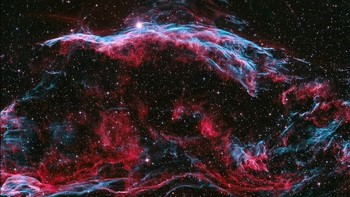Bicolour Veil Nebula, sisa ledakan supernova raksasa. Foto diambil oleh Peter Feltoti dari Hongaria. Foto: Royal Observatory Greenwich Astronomy Photography 2021