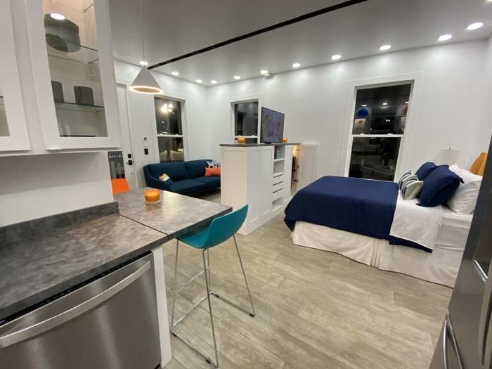 Mengintip interior rumah kontrakan petak elon musk