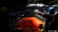 Sungai Asahan merupakan sungai yang memiliki hulu di Danau Toba dan melewati beberapa desa dan berakhir di Teluk Nibung, Selat Malaka.