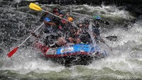 Punya adrenalin tinggi dan ingin mengujinya? Tak ada salahnya untuk mencoba arung jeram di Sungai Asahan yang terletak di Kabupaten Asahan, Sumatera Utara.