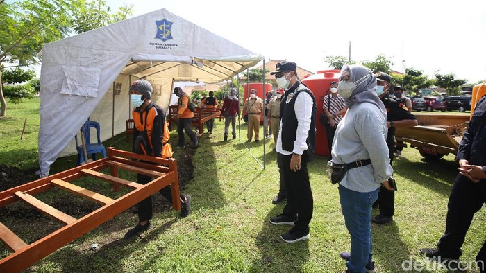Antrean pemulasaraan jenazah COVID-19 terbilang panjang setiap harinya. Maka dari itu, Pemkot Surabaya membangun tempat khusus pemulasaraan jenazah pasien COVID-19.