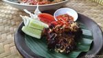 Seru! Bersantap Nasi Liwet di Saung Tradisional Sambil Mancing Ikan
