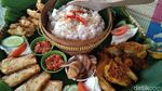 Seru! Bersantap Nasi Liwet di Saung Tradisional Sambil Mancing Ikan