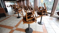 Mall-mall tersebut tutup sebagian mengikuti kebijakan PPKM Darurat.