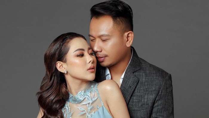 Ayu Aulia dan Vicky Prasetyo