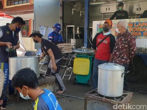 Kemensos Dirikan Dapur Umum Tanggap Darurat COVID-19 di Bandung