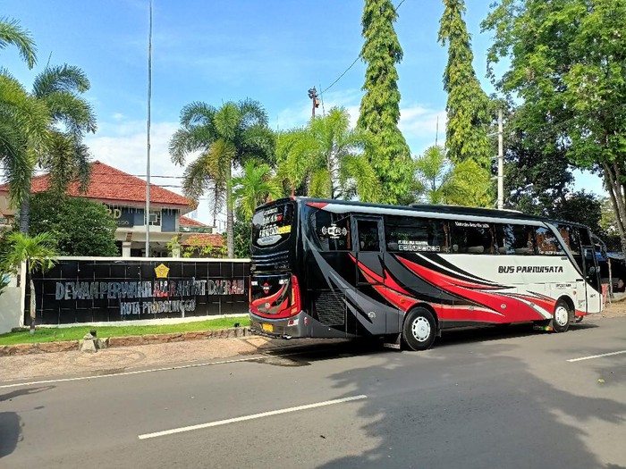 DPRD Kota Probolinggo melakukan kunjungan kerja ke Malang. Ironisnya, kegiatan kunker itu dilaksanakan saat PPKM darurat digelar.