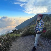 Ia juga pernah menampilkan foto saat sedang naik gunung. Foto: Instagram @e_frestya