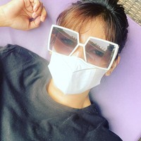 Tak heran banyak netizen yang makin mengagumi wanita cantik itu karena disibukkan dengan kegiatan-kegiatan positif. Foto: Instagram @e_frestya