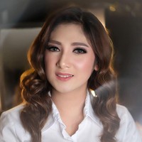 Meski tak lagi tampil di televisi, Eka sering membagikan momennya di media sosial. Tak lagi menjadi polwan kini ia terlihat berambut panjang dan diwarnai cokelat. Foto: Instagram @e_frestya