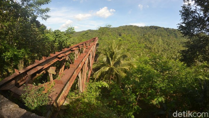 Eks Jembatan Kereta Api Cikacepit Pangandaran