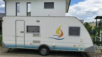 Mobil RV bertingkat. Foto: dok reddit/confusing_perspective