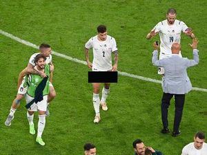 Belgia Vs Italia: Bek Azzurri Rayakan Kemenangan dengan... Lepas Celana!