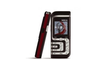 Nokia 7260 yang membuat pengguna kidal merasa perangkat itu sulit untuk dipegang dan tajam untuk dirasakan. Foto: dok zdnet