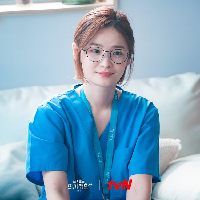 Hospital Playlist menandai peran utama pertama Jeon Mi Do. Sang aktris sebelumnya aktif di panggung teater. Ia akan membintangi drama Korea terbaru Thirty Nine tahun depan. Foto: Dok. Instagram tvN