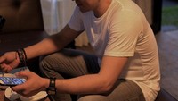 Vokalis asal Pangkal Pinang ini paling suka mengunggah foto-fotonya saat makan. Foto-foto ini ia jadikan ajang untuk menyapa dan berinteraksi dengan penggemarnya di Instagram. Foto: Instagram @chevra_yo88