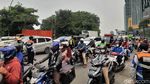 Lalin di Pos Penyekatan CITO Surabaya Macet Imbas PPKM Darurat