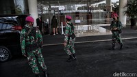 Wakil Ketua Umum Dewan Pengurus Pusat (DPP) Asosiasi Pengelola Pusat Belanja Indonesia (APPBI) Alphonzus Widjaja mengatakan, jika mal kembali ditutup maka berpotensi memunculkan kembali banyak pemutusan hubungan kerja (PHK).