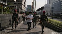 Menurutnya, kondisi industri pusat perbelanjaan sebenarnya di 2021 lebih berat dari tahun sebelumnya.