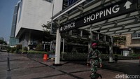 Namun, Luhut memastikan kegiatan di pasar tradisional, supermarket, hingga toko kelontong yang melayani kebutuhan sehari-hari masyarakat tetap buka.