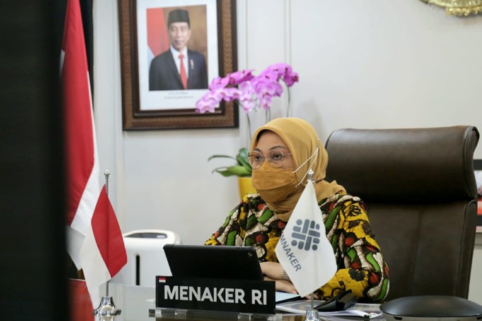 Menteri Ketenagakerjaan Ida Fauziyah meminta manajemen perusahaan dan pekerja/buruh untuk mematuhi kebijakan pemerintah tentang Pemberlakuan Pembatasan Kegiatan Masyarakat (PPKM) Darurat berlaku mulai 3-20 Juli 2021 di Jawa dan Bali.