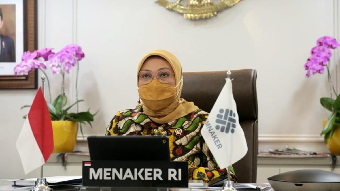 Menteri Ketenagakerjaan Ida Fauziyah meminta manajemen perusahaan dan pekerja/buruh untuk mematuhi kebijakan pemerintah tentang Pemberlakuan Pembatasan Kegiatan Masyarakat (PPKM) Darurat berlaku mulai 3-20 Juli 2021 di Jawa dan Bali.
