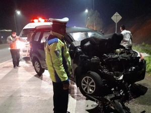 Minibus Tabrak Truk di Tol Cipali, Satu Orang Tewas