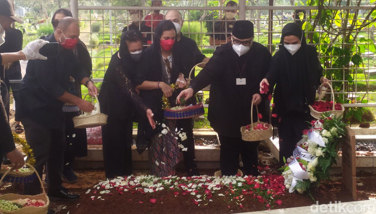 Jenazah putri Proklamator Sukarno, Rachmawati Soekarnoputri, tiba di TPU Karet Bivak, Tanah Abang, Jakarta Pusat (Jakpus).