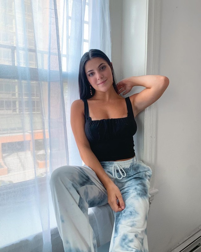 Paige menggunakan akun TikTok-nya untuk mengedukasi sekaligus mengumpulkan para wanita yang bernasib sama. Banyak wanita yang punya masalah sama DM aku berkata mereka merasa sendiri selama ini. Bisa mengumpulkan orang adalah alasan aku melakukannya, aku tahu rasanya sendirian dan takut saat baru mengetahuinya. Aku senang bisa menciptakan ruang yang nyaman untuk wanita lain meminta bantuan, katanya. Foto: Instagram @paigedeangelo