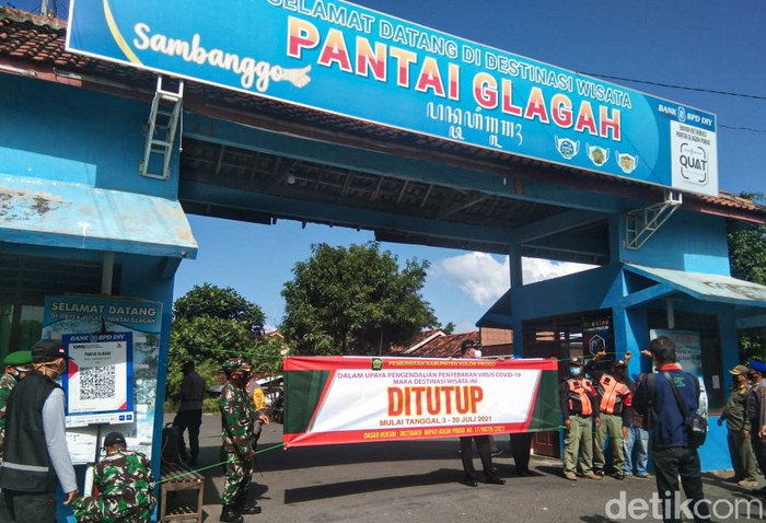 Penutupan Objek Wisata Pantai Glagah, Kalurahan Glagah, Kapanewon Temon, Kulon Progo, Sabtu (3/7/2021).