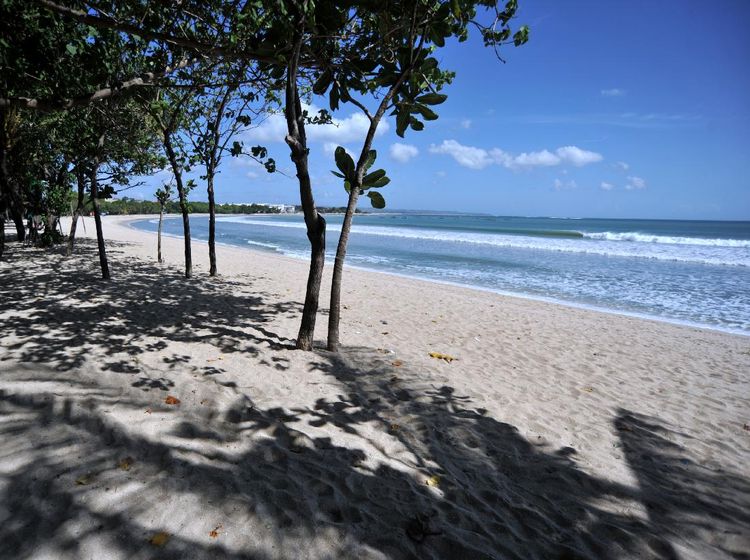 Pantai Kuta Perawan Lagi