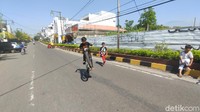 Yayat Sudrajat (61), tokoh masyarakat, menjelaskan anak-anak tersebut sudah jenuh terus di rumah, lantaran sepanjang tahun belajar daring. 