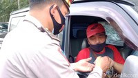 Bagi yang tidak bisa menunjukkan surat diminta melengkapi dengan diberikan peringatan. 