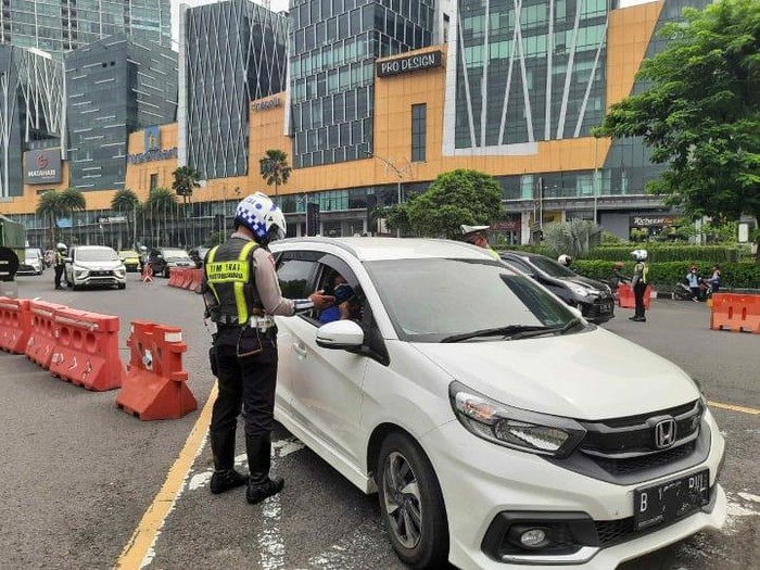 Protes Pengendara Saat Diminta Putar Balik di Penyekatan Cito