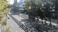 Sementara itu personel gabungan dari TNI dan Polri bersiaga di sepanjang lokasi pemeriksaan.