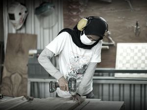Sosok Sesa Susanti, Pandai Kayu Wanita Mendunia Hingga Alaska