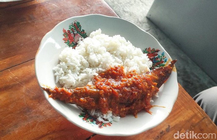 Sili Asap Sambal, Olahan Ikan Sili yang Pedas Mantap Khas Lamongan