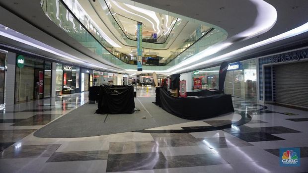 Suasana Mal sepi saat PPKM Darurat. (CNBC Indonesia/Tri Susilo)