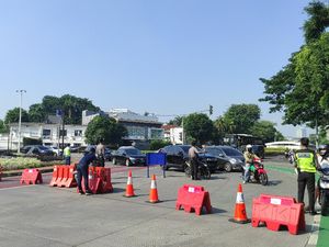 PPKM Darurat Dimulai, Lalin dari Bundaran Senayan Arah Jl Sudirman Ditutup