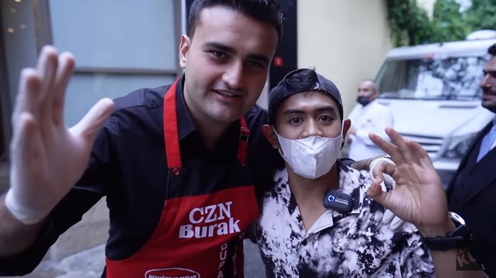 Tanboy Kun Mukbang di Resotran Milik Chef CZN Burak