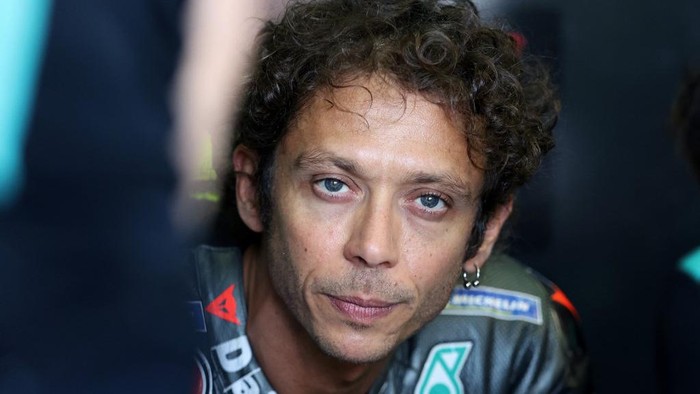 Yamaha-SRT Italian rider Valentino Rossi sits in the box during the second free practice session ahead of the German motorcycle Grand Prix at the Sachsenring racing circuit in Hohenstein-Ernstthal near Chemnitz, eastern Germany, on June 18, 2021. (Photo by Ronny Hartmann / AFP)