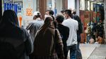 Begini Antrean Warga yang Mengular Saat Serbu Apotek