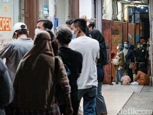 Berani Timbun dan Dongkrak Harga Obat COVID-19? Ngeri Lho Sanksinya!